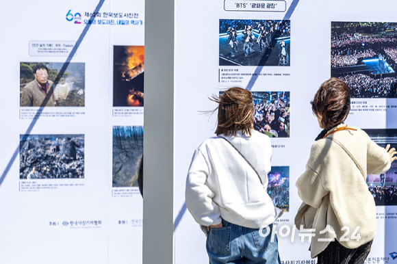 이호재 한국사진기자협회장이 7일 서울 종로구 광화문 광장에서 열린 제62회 한국보도사진전 '오늘의 보도사진, 내일의 역사가 되다' 개막식에서 인사말을 하고 있다. [사진=사진공동취재단]