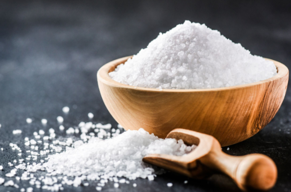 저염식이 오히려 건강에 부담이 될 수 있다는 전문가 설명이 나왔다. 사진은 소금. [사진=Bodystreet]