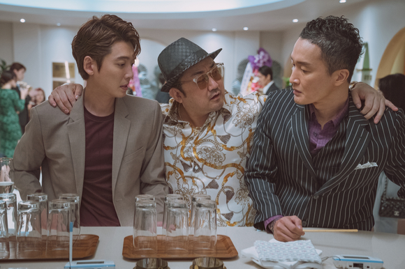 '압꾸정' 마동석과 정경호가 남다른 코믹 케미를 완성했다. [사진=쇼박스]