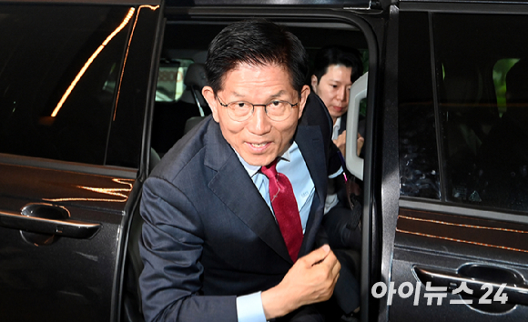 이재명 더불어민주당 대선후보가 지난 22일 오전 제주시 동문로터리에서 유세를 하고 있다. [사진=연합뉴스]