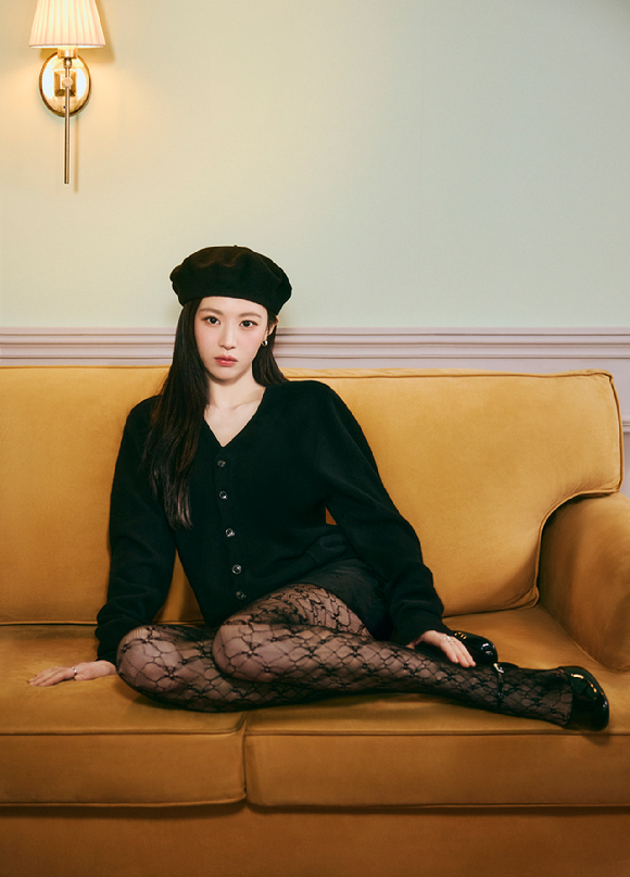 배우 고윤정이 넷플릭스 시리즈 '이 사랑 통역 되나요?' 인터뷰에 앞서 포즈를 취하고 있다. [사진=넷플릭스]