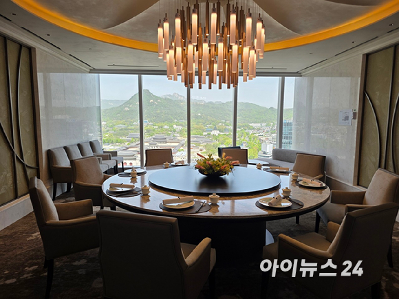 조용기 한화푸드테크 대표가 21일 기자간담회에서 더 플라자 다이닝을 소개하고 있다. [사진=구서윤 기자]