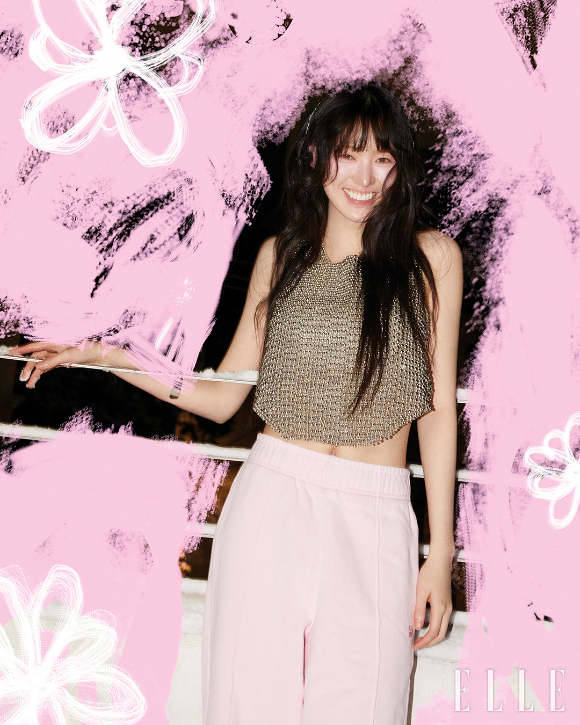 키키(KiiiKiii)가 데뷔 전 화보 촬영을 진행했다. [사진=엘르코리아]