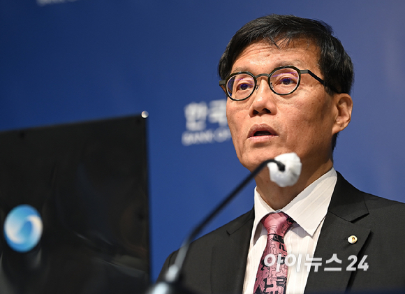 이창용 한국은행 총재가 29일 서울 중구 한국은행에서 열린 금통위 금리 결정에 대한 기자간담회에서 발언하고 있다. [사진=곽영래 기자]