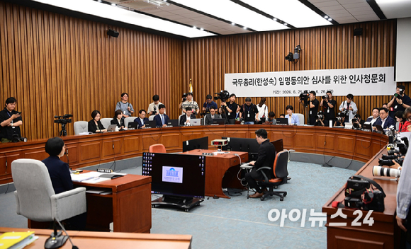 한성숙 국무총리 후보자가 25일 서울 여의도 국회에서 열린 인사청문회에서 출석하고 있다. [사진=정소희 기자]