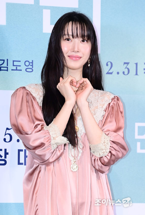 배우 문가영이 18일 오후 서울 용산구 CGV 용산아이파크몰에서 열린 영화 '만약에 우리'(감독 김도영) 언론시사회에 참석하고 있다. [사진=정소희 기자]