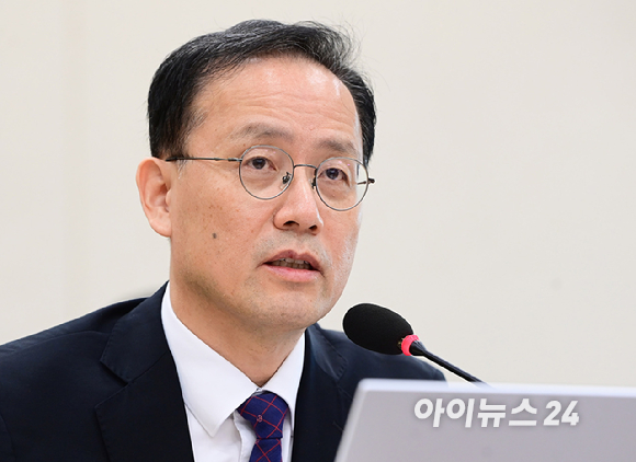 이형일 부총리 겸 재정경제부 장관 후보자가 15일 서울 여의도 국회에서 열린 인사청문회에 참석하고 있다. [사진=정소희 기자]