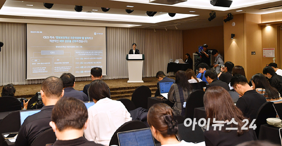 최주희 티빙 대표가 3일 오후 서울 중구 코리아나호텔에서 열린 티빙 사이버 침해사고 관련 공식 사과 및 설명회에서 공식 사과를 하고 있다. [사진=곽영래 기자]