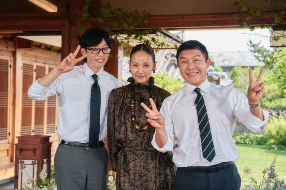 가수 이효리가 '유 퀴즈 온 더 블럭' 300회 특집에 출연한다. [사진=tvN ]