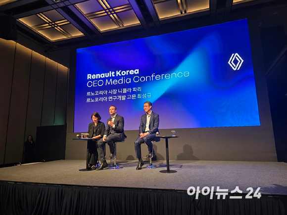 니콜라 파리(Nicolas PARIS) 르노코리아 사장이 14일 서울 용산구 그랜드 하얏트 호텔에서 열린 기자간담회에서 발표하고 있다. [사진=김종성 기자]