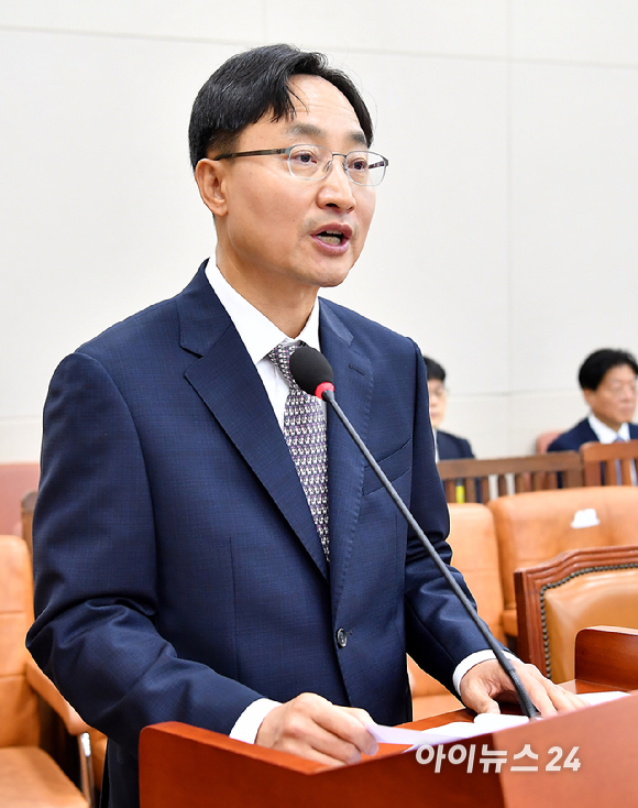임광현 국세청장 후보자가 15일 서울 여의도 국회 기획재정위원회에서 열린 인사청문회에서 발언하고 있다. [사진=곽영래 기자]