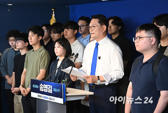 송영길 더불어민주당 의원이 8일 서울 여의도 민주당 중앙당사에서 당 대표 출마를 선언하고 있다. [사진=곽영래 기자]