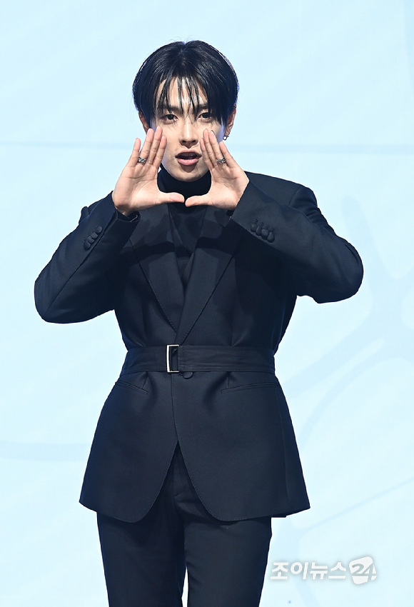 에이티즈 홍종이 5일 오후 서울 여의도 페어몬트 엠버서더 서울에서 열린 미니 13집 '골든 아워 : 파트 4(GOLDEN HOUR : Part.4)' 발매 기념 기자간담회에서 포즈를 취하고 있다. [사진=곽영래 기자]