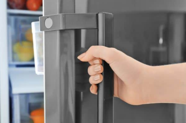 냉장고 속에 오래 두면 건강에 해가 될 수 있는 식품들이 전문가에 의해 제시됐다. 사진은 본 기사 내용과 무관. [사진=Appliance Repair Denver CO]