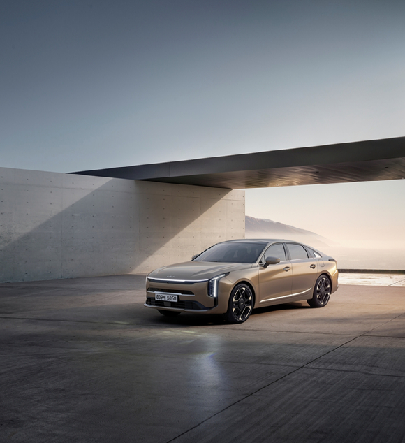 기아가 브랜드 대표 준대형 세단 K8의 연식변경 모델 'The 2027 K8(이하 2027 K8)'의 판매를 21일 시작한다고 밝혔다. [사진=기아]