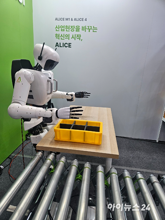 지난해 경기도 고양시 킨텍스에서 열린 '2025 로보월드' 현장 모습 [사진=설재윤 기자]