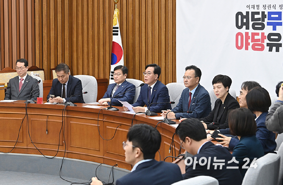 송언석 국민의힘 원내대표가 24일 서울 여의도 국회에서 열린 원내대책회의에서 발언하고 있다. [사진=곽영래 기자]