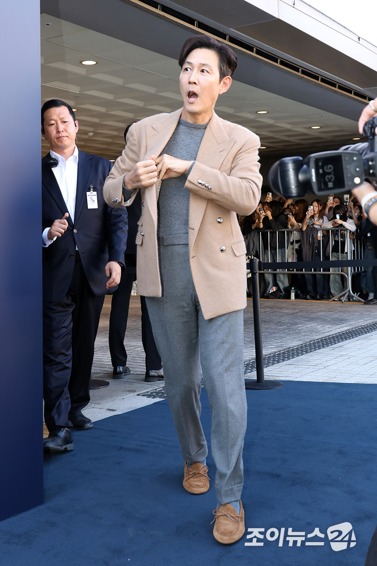 배우 이정재가 15일 오후 서울 종로구 석파정 서울미술관에서 진행된 패션 아이콘 랄프 로렌의 삶을 조명한 HBO 다큐멘터리 '베리 랄프' 스크리닝 이벤트에 참석해 포즈를 취하고 있다. [사진=문수지 기자]