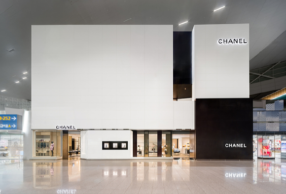 인천공항점 제2여객터미널 '샤넬 듀플렉스 부티크' 전경 [사진=신라면세점]
