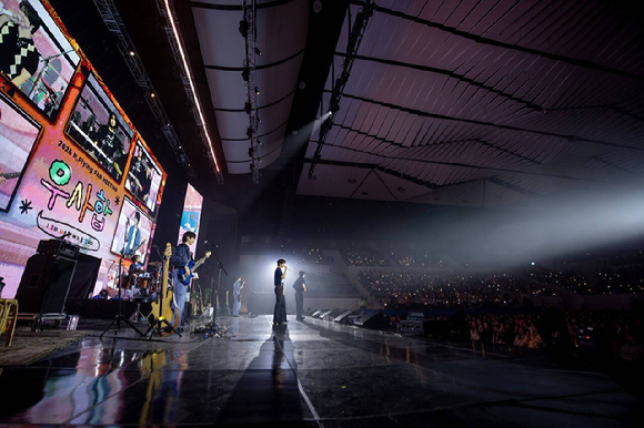 엔플라잉이 서울 KBS아레나에서 2026 N.Flying FAN MEETING '우.사.합 : 우리 사소한 얘기 좀 합시다'를 개최하고 팬들을 만나고 있다. [사진=FNC엔터테인먼]