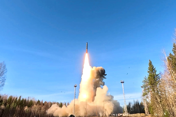 러시아가 전략 핵전력 훈련의 일환으로, 우주기지에서 야르스 대륙간탄도미사일(ICBM)을 발사했다. 기사와 직접 관련이 없는 사진. 2025.10.23 [사진=TASS/연합뉴스]
