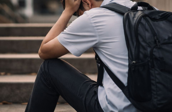 한 살 터울 후배의 돈을 갈취하거나 폭행하는 등 지속해 괴롭혀 극단적 선택까지 몰고 간 10대가 실형을 구형받았다. 본 기사와 무관한, AI 생성 이미지. [사진=AI 생성 이미지]