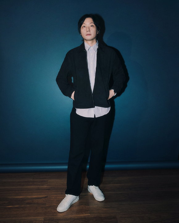 '대홍수' 김병우 감독이 인터뷰를 진행했다. [사진=넷플릭스 ]