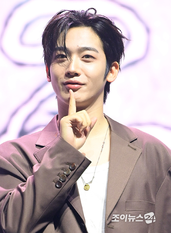 그룹 위아이 김요한이 29일 오후 서울 광진구 예스24라이브홀에서 열린 위아이(WEi) 여덟 번째 미니앨범 '원더랜드' 발매 기념 쇼케이스에 참석하고 있다. [사진=정소희 기자]