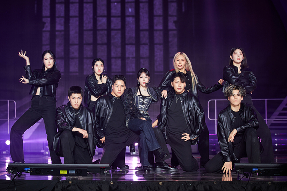 NCT가 'SMTOWN LIVE 2022 : SMCU EXPRESS@KWANGYA'에서 공연하고 있다. [사진=SM엔터테인먼트 ]