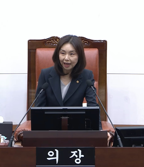 최호정 서울시의회 의장이 11일 서울시의회에서 열린 제336회 정례회 본회의에 앞서 개회사를 하고 있다. [사진=서울시의회]