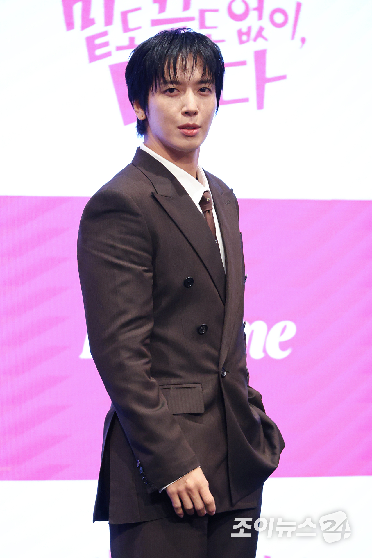 그룹 씨엔블루 정용화가 19일 오후 서울 구로구 더세인트에서 진행된 라이프타임 새 토일드라마 '밑도 끝도 없이, 너다' 제작발표회에 참석해 포즈를 취하고 있다. [사진=문수지 기자]