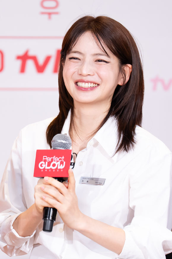 헤어디자이너 차홍이 6일 오전 온라인 중계로 진행된 tvN '퍼펙트 글로우' 제작발표회에 참석해 포즈를 취하고 있다. [사진=tvN]