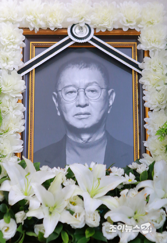 [포토] &apos;개그계의 대부&apos; 전유성 별세