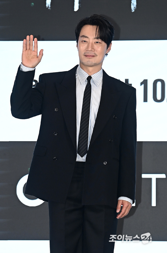 배우 이희준이 13일 서울 구로구 더 세인트에서 열린 ENA 새 월화 '허수아비' 제작발표회에서 포토타임을 갖고 있다. [사진=곽영래 기자]