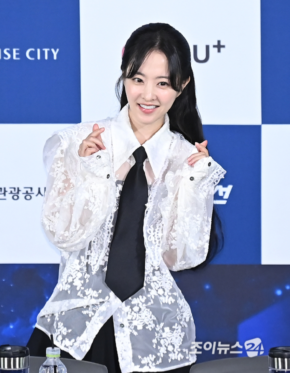 배우 박보영이 25일 오전 서울 영등포구 CGV 여의도에서 열린 청룡시리즈어워즈 핸드프린팅 행사에서 포토타임을 갖고 있다. [사진=곽영래 기자]