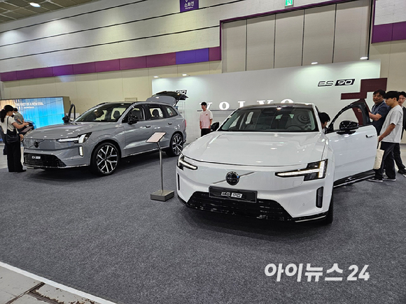 BYD코리아는 25일 서울 코엑스에서 열리는 'EV트렌드코리아 2026'에서 부스를 마련하고 '씨라이언 6 DM-i'를 선보였다. [사진=설재윤 기자]