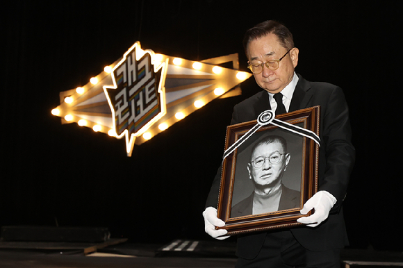 故 전유성 영결식이 진행됐다. [사진=연합뉴스]