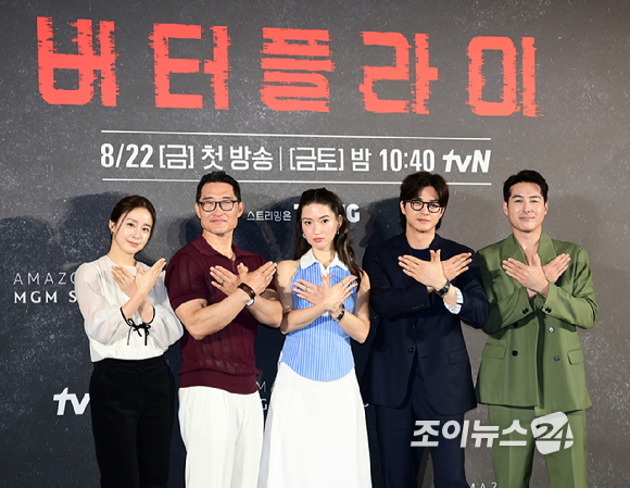 (왼쪽부터)김태희-대니얼 대 킴-레이나 하디스티-김지훈-션 리차드가 21일 오전 서울 용산구 CGV아이파크몰점에서 열린 아마존 프라임 비디오 시리즈 '버터플라이' 제작발표회에 참석하고 있다. [사진=정소희 기자]