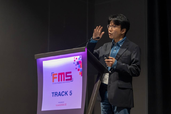 SK하이닉스 임의철 부사장(Solution AT 담당)이 6일(현지시간) 미국 캘리포니아주 산타클라라에서 열린 FMS 2026에서 HBF 관련 패널 토론에서 발언하고 있다. [사진=SK하이닉스]