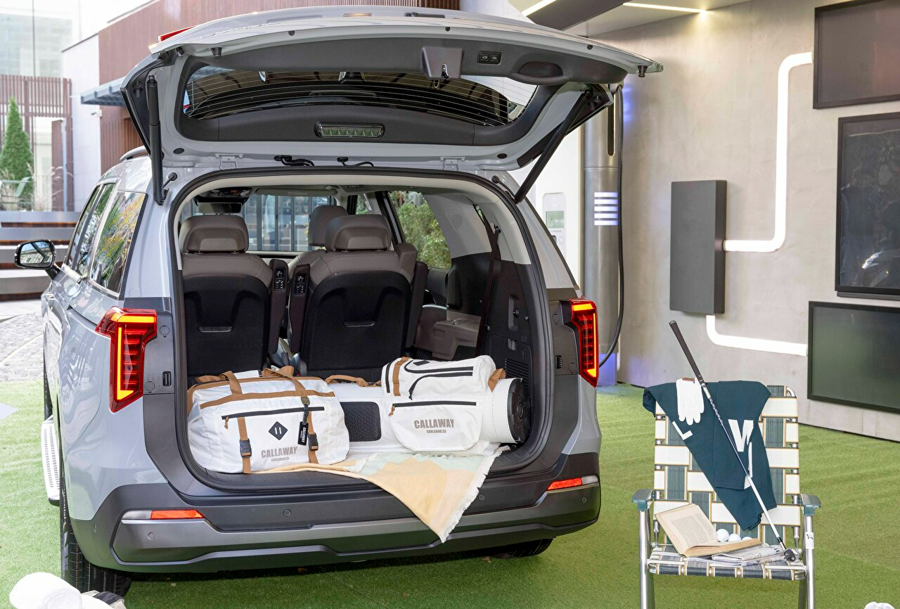 기아가 이달 출시 예정인 &lsquo;더 뉴 카니발&rsquo;의 주요 사양과 가격을 공개하고 8일(수)부터 사전계약을 시작한다. 사진은 공개된 더 뉴 카니발 외관. [사진=기아]