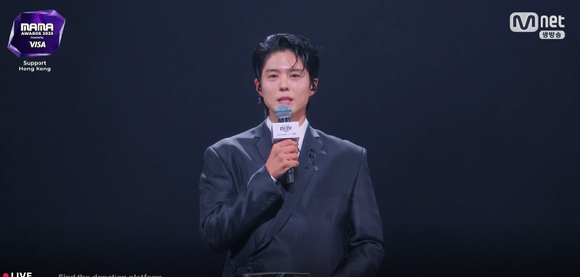 [2025 MAMA] 박보검 &quot;안타까운 사고, 깊이 위로&quot;⋯묵념으로 오프닝 열어