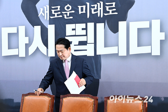 장동혁 국민의힘 대표가 1일 오전 서울 여의도 국회에서 열린 최고위원회의에 참석하고 있다. [사진=곽영래 기자]