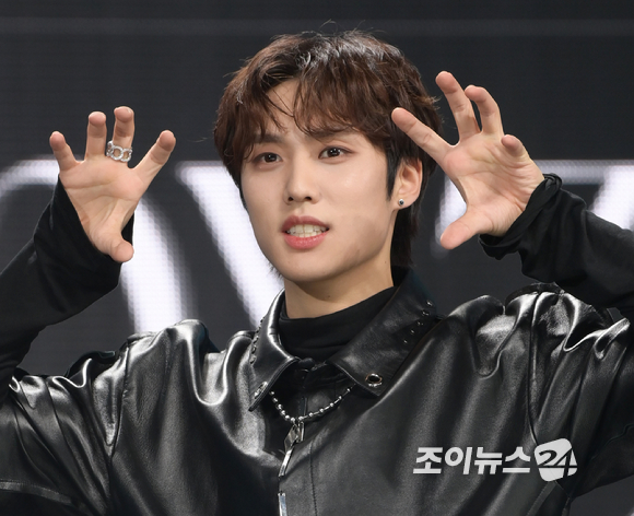 그룹 더보이즈 제이콥이 20일 오후 서울 광진구 예스24라이브홀에서 진행된 더보이즈(THE BOYZ) 여덟 번째 미니앨범 '비 어웨이크(BE AWAKE)' 발매 기념 쇼케이스에 참석하고 있다. [사진=정소희 기자]