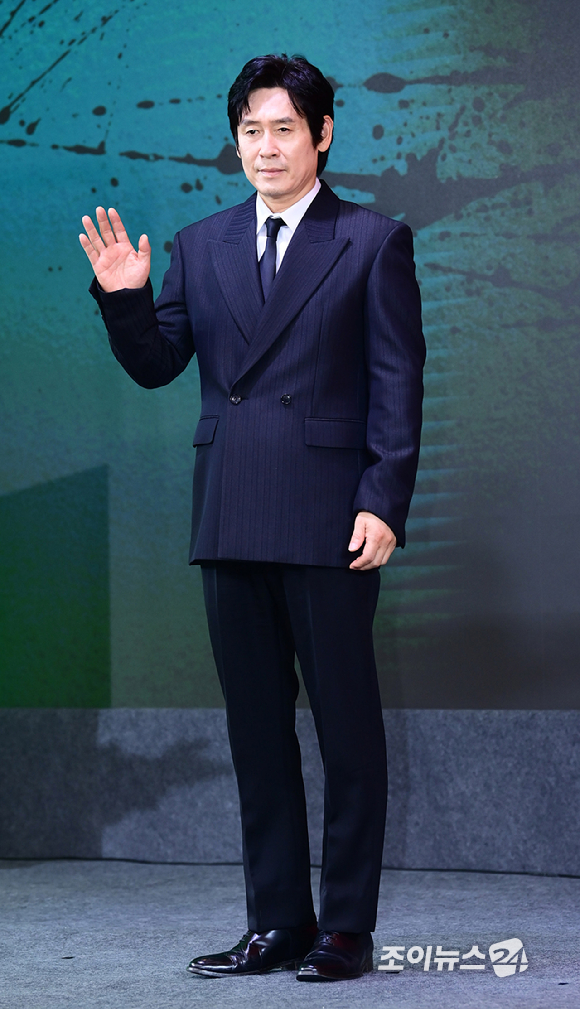 배우 설경구가 20일 오전 서울 마포구 호텔 나루 서울 엠갤러리에서 열린 넷플릭스 시리즈 '들쥐' 제작발표회에 참석하고 있다. [사진=정소희 기자]