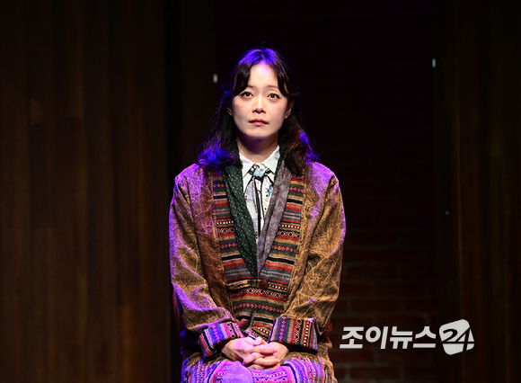 배우 전소민이 10일 오후 서울 강서구 마곡동 LG아트센터 서울에서 열린 연극 '사의 찬미' 프레스콜에서 열연하고 있다. [사진=정소희 기자]