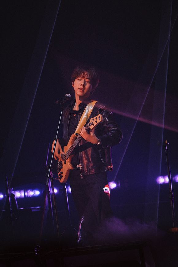 밴드 씨엔블루가 서울 티켓링크 라이브 아레나(구 올림픽공원 핸드볼경기장)에서 2026 CNBLUE LIVE '3LOGY'(2026 씨엔블루 라이브 '쓰릴로지')를 개최하고 관객들을 만나고 있다. [사진=FNC엔터테인먼트]