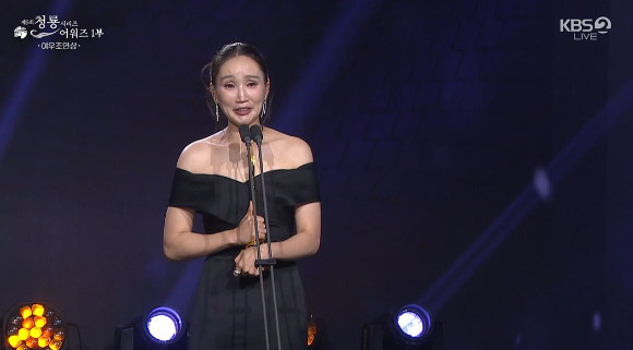 배우 진선규, 박보경 부부가&nbsp;31일 오후&nbsp;인천시 영종구 운서동 파라다이스시티에서 열린&nbsp;제5회 청룡시리즈어워즈&nbsp;레드카펫 행사에 참석하고 있다. [사진=정소희 기자]