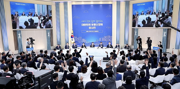이재명 대통령이 23일 서울 여의도 KBS 별관에서 열린 부동산정책 국민 대토론회에서 발언하고 있다. 2026.7.23 [사진=연합뉴스]