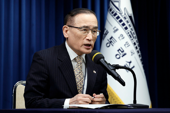 위성락 국가안보실장이 17일 용산 대통령실에서 캄보디아에서 발생한 한국인 대상 납치·감금 범죄에 대한 정부의 대응 현황 관련 브리핑을 하고 있다. 2025.10.17 [대통령실통신사진기자단] [사진=연합뉴스]