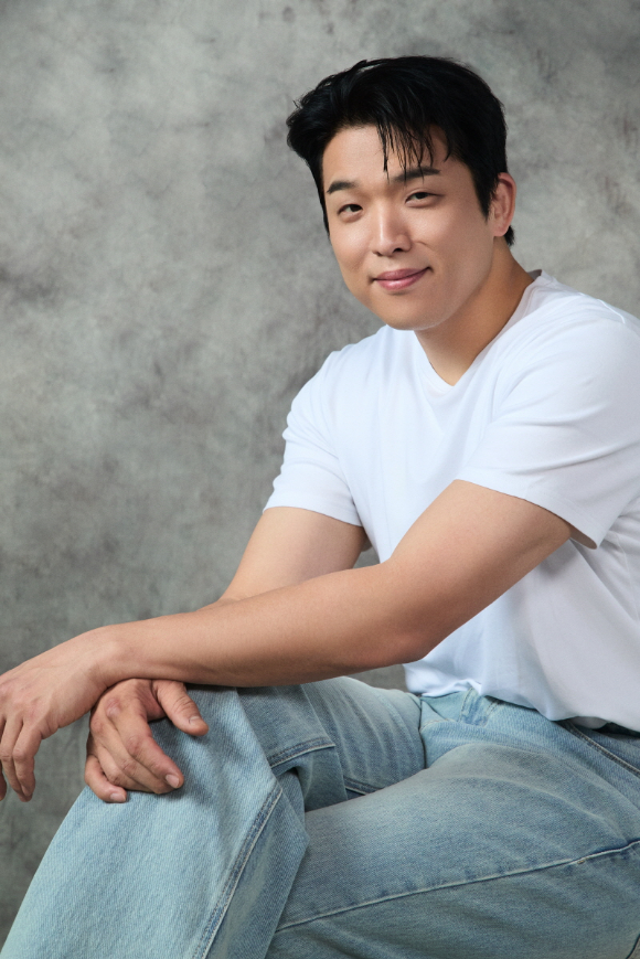 안성재 셰프가 지난 1월 21일 오전 콘래드 서울 호텔에서 진행된 '넥스트 온 넷플릭스 2026 코리아(Next on Netflix 2026 Korea)'에 참여해 대화를 나누고 있다. [사진=넷플릭스]